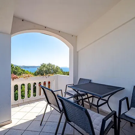 House Pelegrin With Pool By Guide Villa *