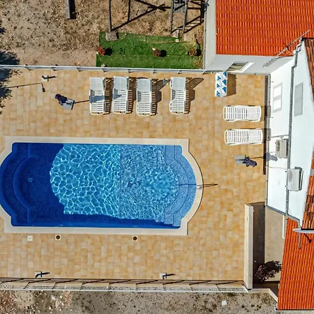 Villa House Pelegrin With Pool By Guide *