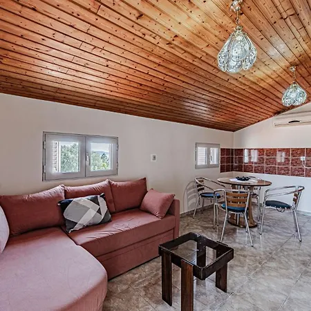 House Pelegrin With Pool By Guide Villa Vela Luka