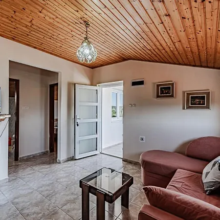 House Pelegrin With Pool By Guide