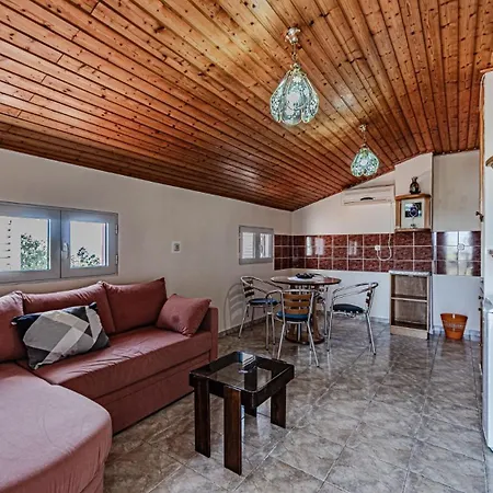 House Pelegrin With Pool By Guide *