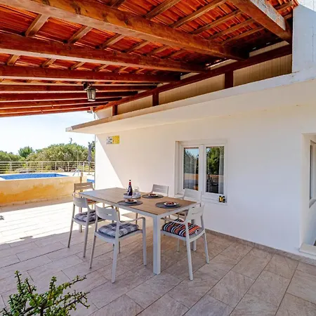 House Pelegrin With Pool By Guide Villa *