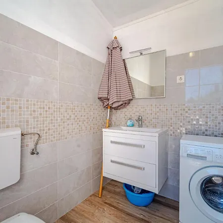 House Pelegrin With Pool By Guide *