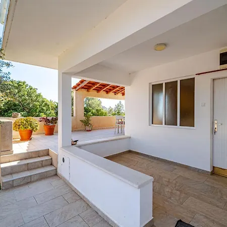 House Pelegrin With Pool By Guide Vela Luka